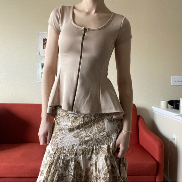 Y2K Peplum with zipper front. Nude beige color. Scuba material. Romantic. - Picture 3 of 5